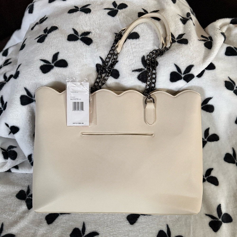 Betsey Johnson XO Tote Chalk Cream Shoulder Bag w/ Removable Heart Pouch - Picture 3 of 9